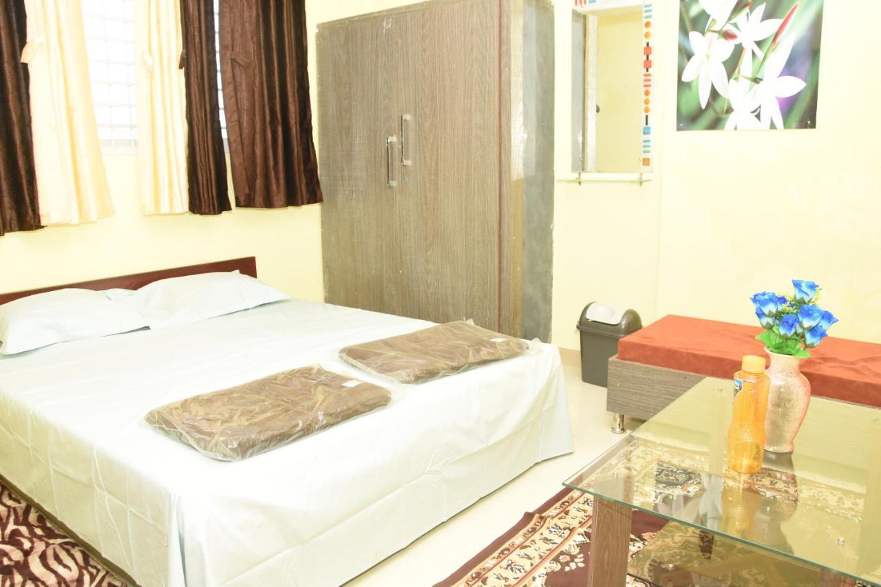 H P Homestay Dharwad Exteriör bild